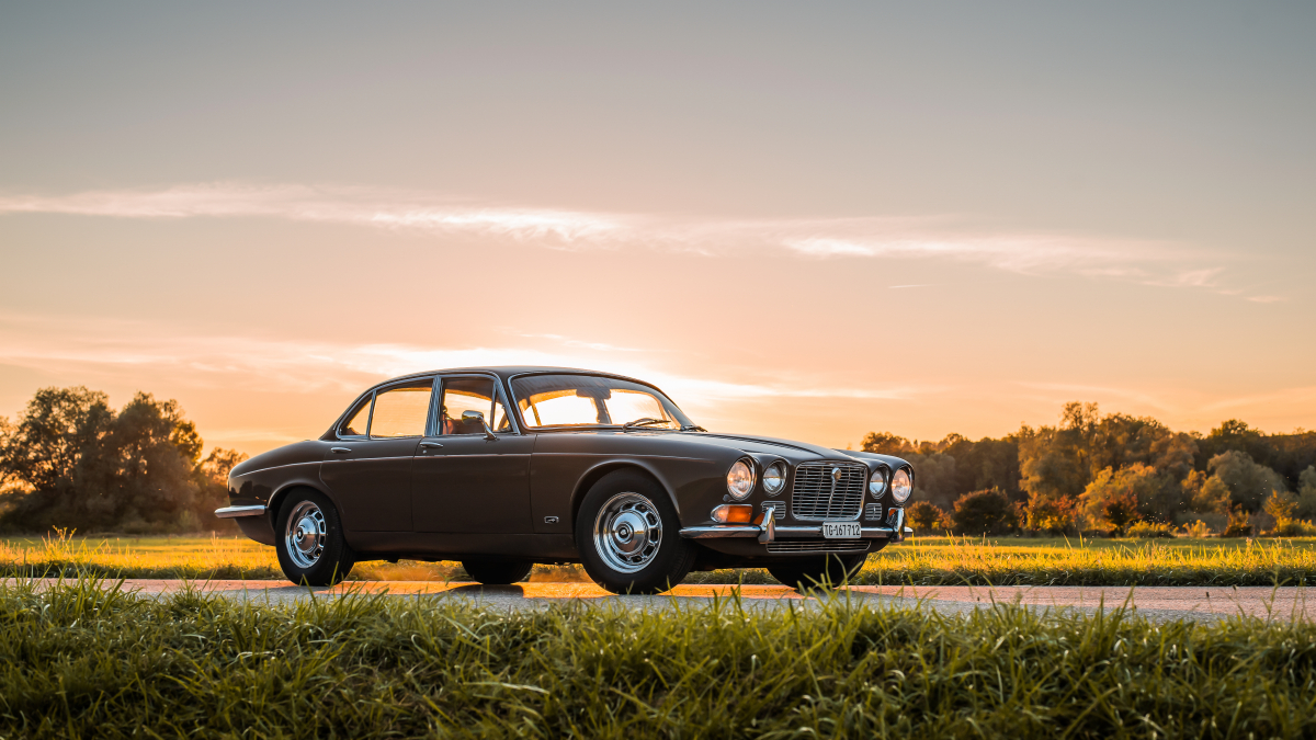 Jaguar XJ6 und Lotus Elise