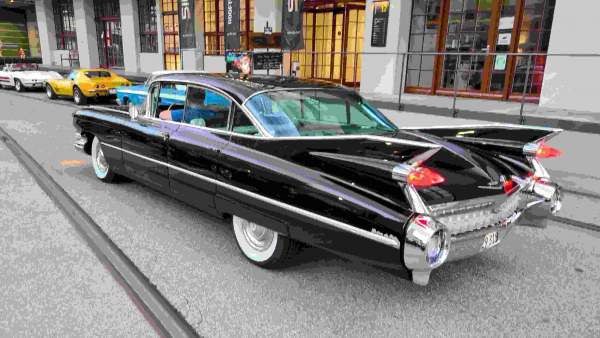 Drive a Caddy yourself? Yes, it's possible with us - the DeVille Six Windows is a dream!