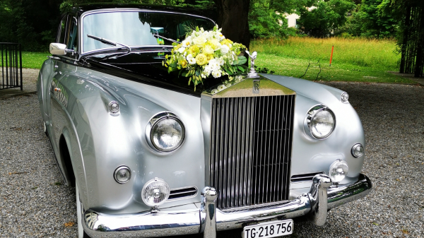 Rolls Royce Silver Cloud - the perfect wedding classic car!